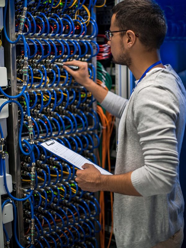 it-professional-working-with-servers-6LYBP4W-min.jpg